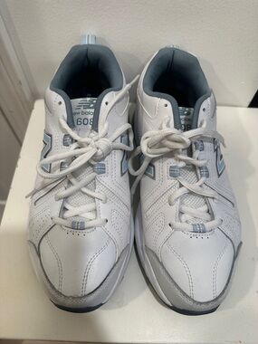 New Balance Women's 608 V5 Trainer Size 9 EUC